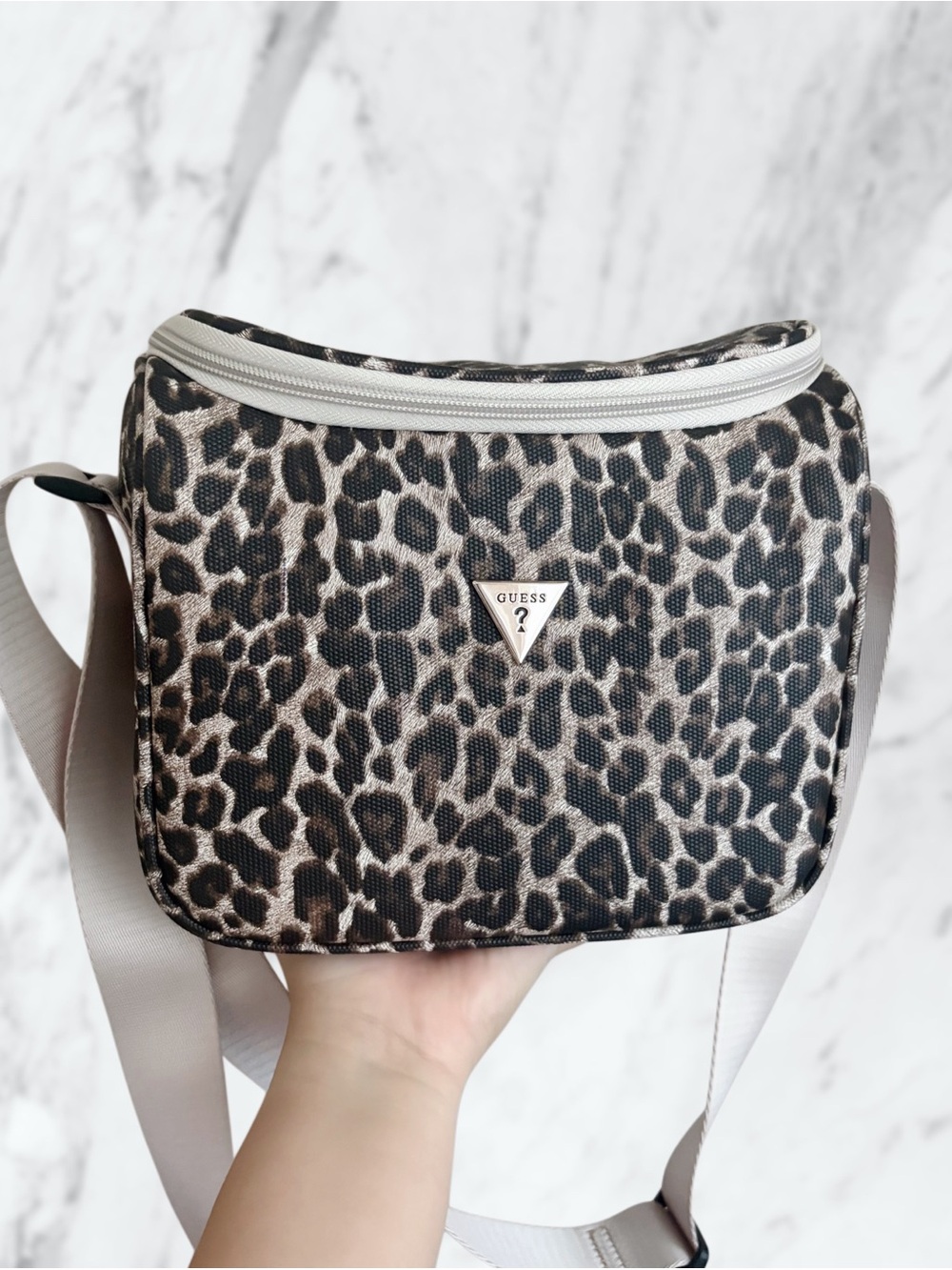 GUESS Lunch Bag